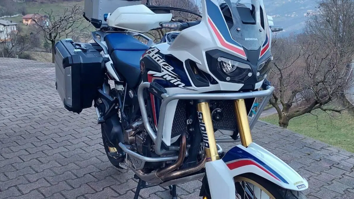 Honda Africa Twin CRF 1000L DCT ABS Travel Edition (2016 - 17)  (2)