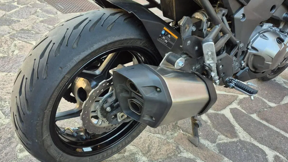 Kawasaki Versys 1000 SE Tourer Plus (2021)  (10)