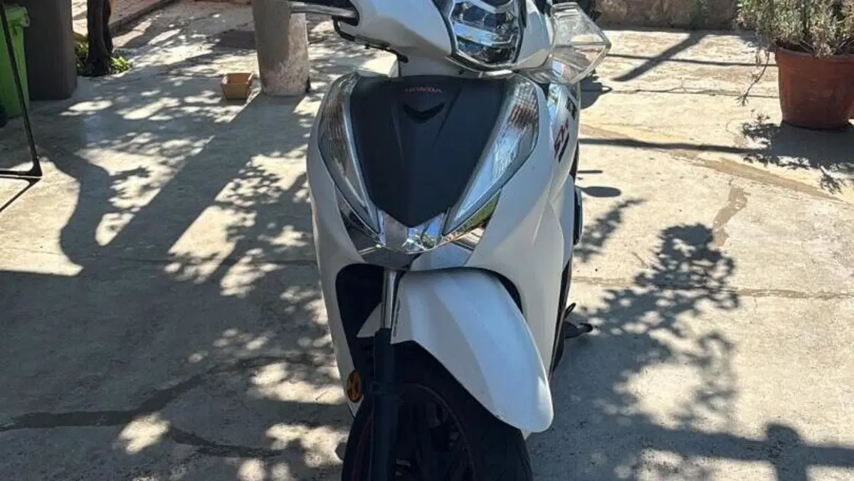 Honda SH 300 i ABS (2016 - 20)  (2)