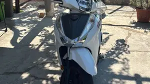 Honda SH 300 i ABS (2016 - 20)  (2)