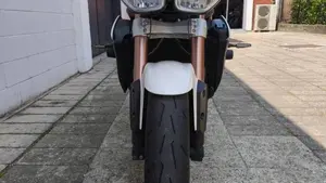 Triumph Speed Triple 1050 ABS (2011 - 15)  (4)