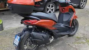 Piaggio Beverly 400 ABS-ASR (2021 - 24)  (2)