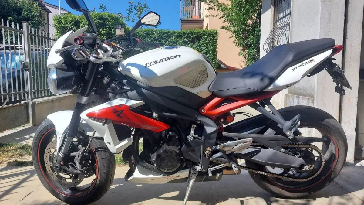 Triumph Street Triple R ABS (2013 - 17)  (2)