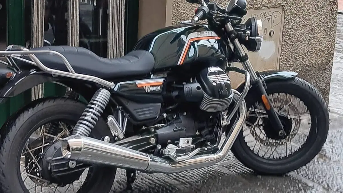 Moto Guzzi V7 Special (2025 - 26)  (2)