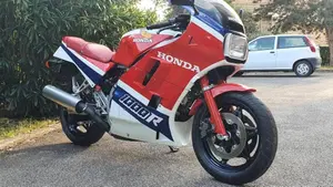 Honda VF 1000 F (1985 - 87) 