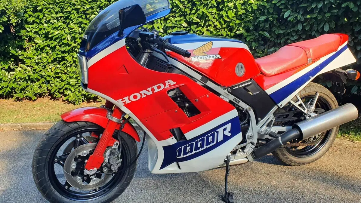 Honda VF 1000 F (1985 - 87)  (2)