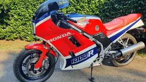 Honda VF 1000 F (1985 - 87)  (2)