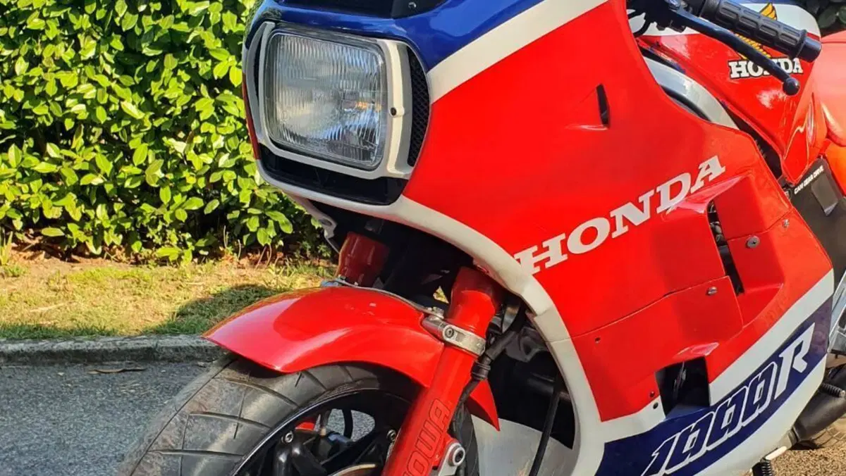 Honda VF 1000 F (1985 - 87)  (3)