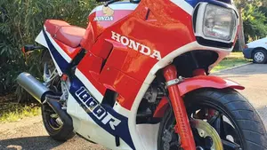 Honda VF 1000 F (1985 - 87)  (7)