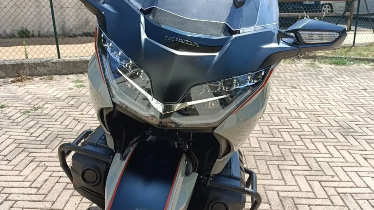 Honda GL 1800 Gold Wing DCT (2021 - 24)  (2)