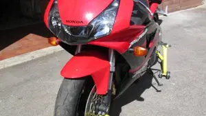 Honda CBR 900 RR Fireblade (2002 - 04)  (2)