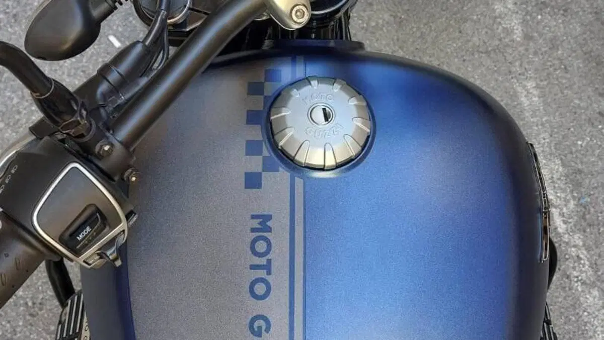 Moto Guzzi V9 Bobber (2018 - 20)  (2)