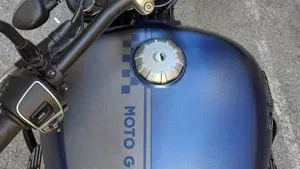 Moto Guzzi V9 Bobber (2018 - 20)  (2)
