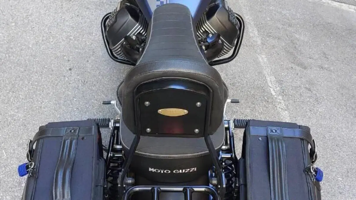 Moto Guzzi V9 Bobber (2018 - 20)  (4)