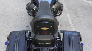 Moto Guzzi V9 Bobber (2018 - 20)  (4)