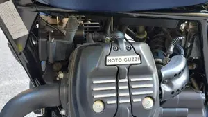 Moto Guzzi V9 Bobber (2018 - 20)  (6)