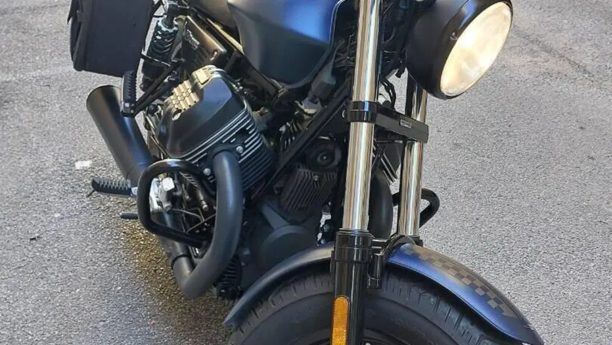 Moto Guzzi V9 Bobber (2018 - 20)  (7)