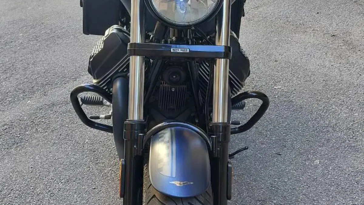 Moto Guzzi V9 Bobber (2018 - 20)  (8)