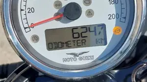 Moto Guzzi V9 Bobber (2018 - 20)  (9)