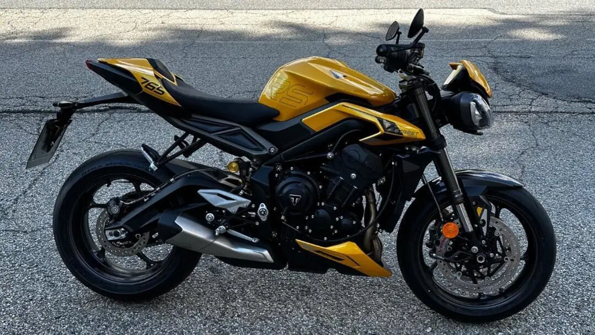 Triumph Street Triple 765 RS (2023 - 26)  (2)