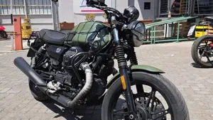 Moto Guzzi V7 Stone (2021 - 24) 