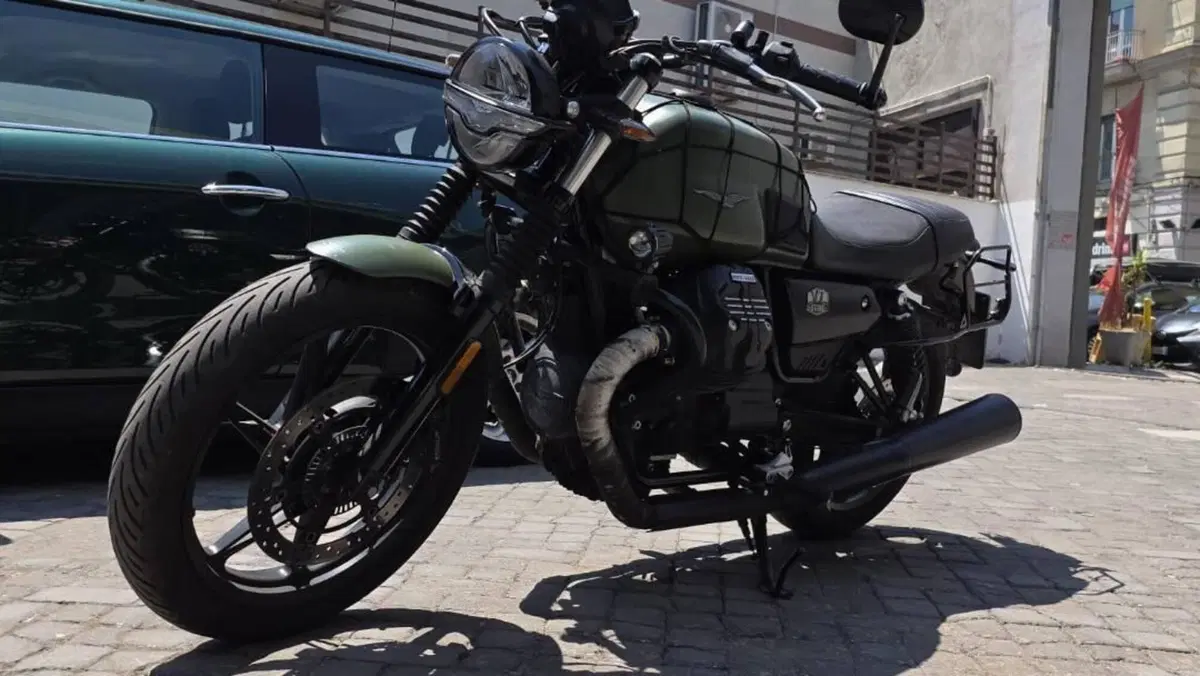 Moto Guzzi V7 Stone (2021 - 24)  (3)