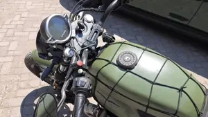 Moto Guzzi V7 Stone (2021 - 24)  (4)
