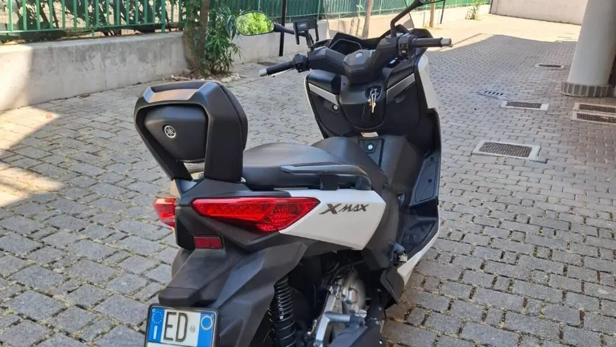 Yamaha X-Max 250 ABS (2014 - 16)  (3)