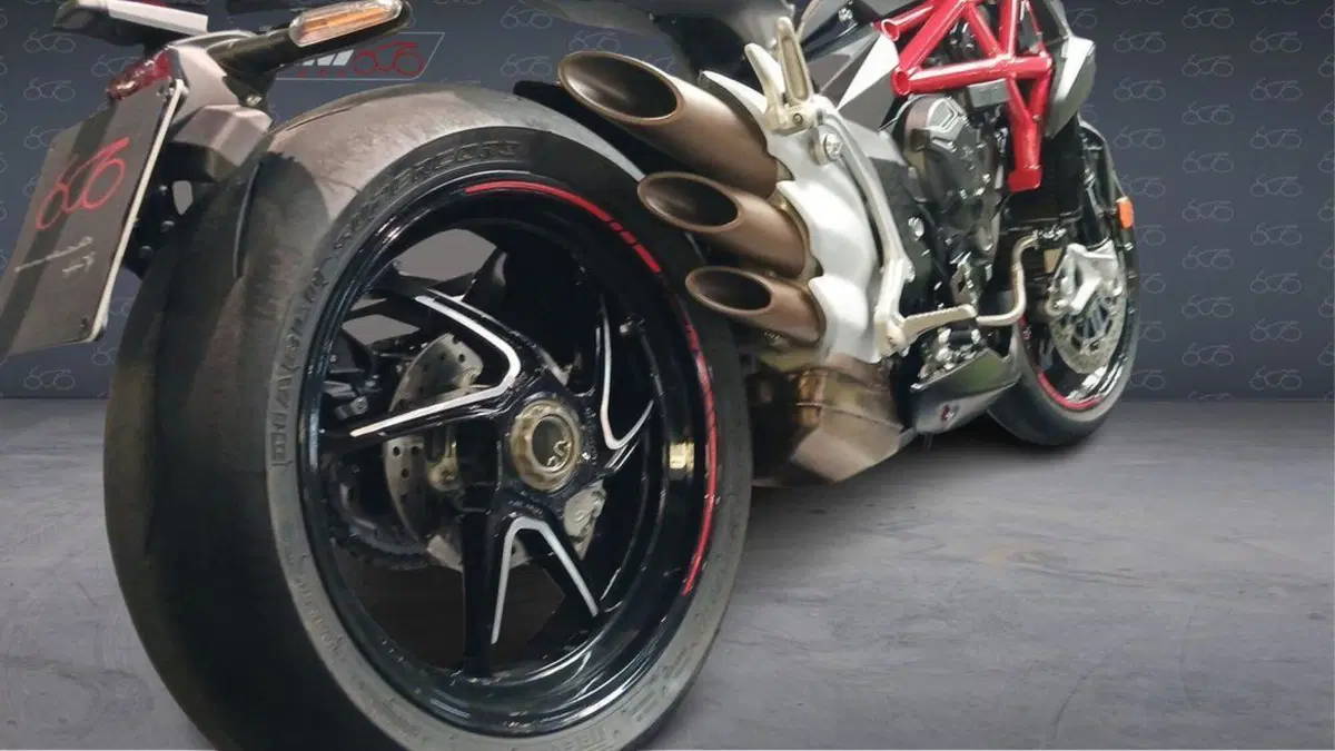 MV Agusta Brutale 800 RR (2017 - 20)  (5)