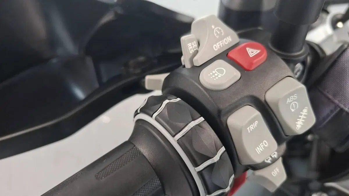 Bmw R 1200 R Black Edition (2017 - 18)  (14)