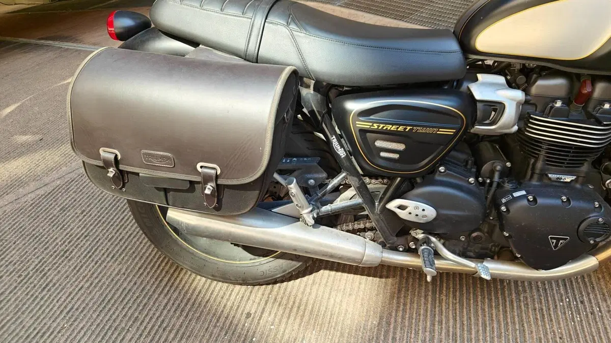 Triumph Street Twin 900 (2021 - 22)  (3)