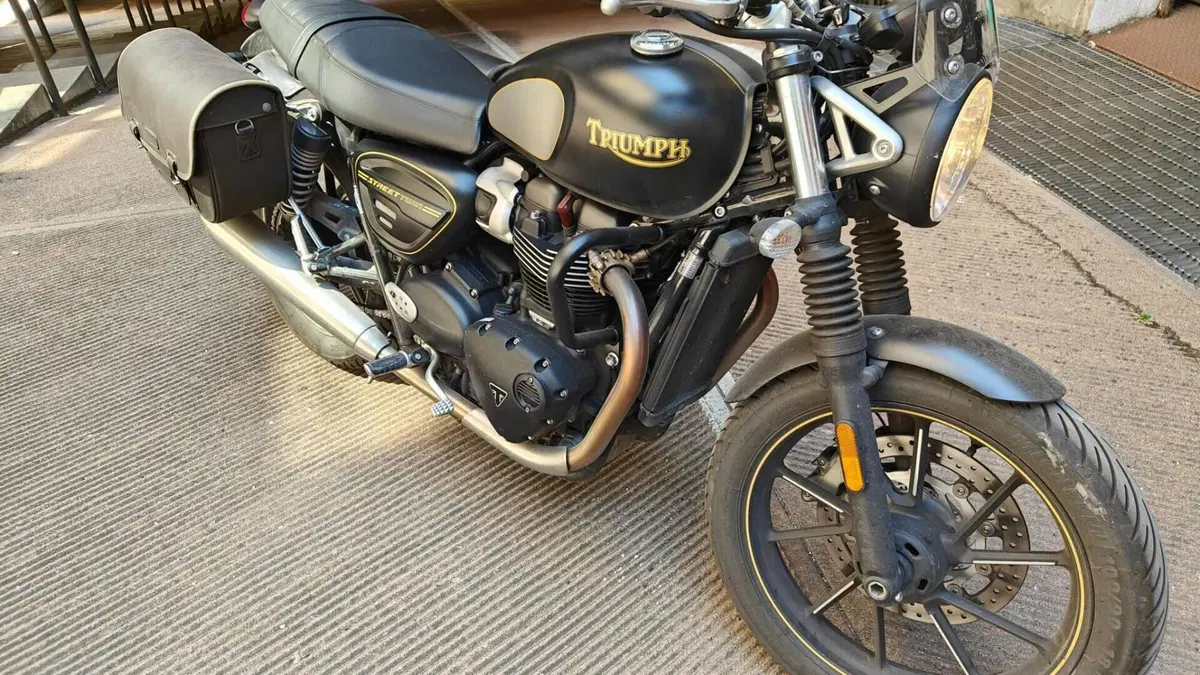 Triumph Street Twin 900 (2021 - 22)  (4)