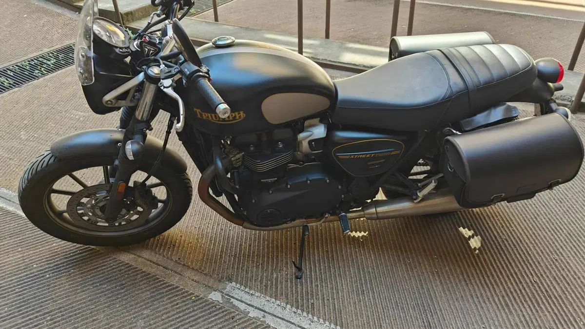 Triumph Street Twin 900 (2021 - 22)  (5)