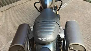 Triumph Street Twin 900 (2021 - 22)  (7)