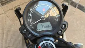 Triumph Street Twin 900 (2021 - 22)  (9)