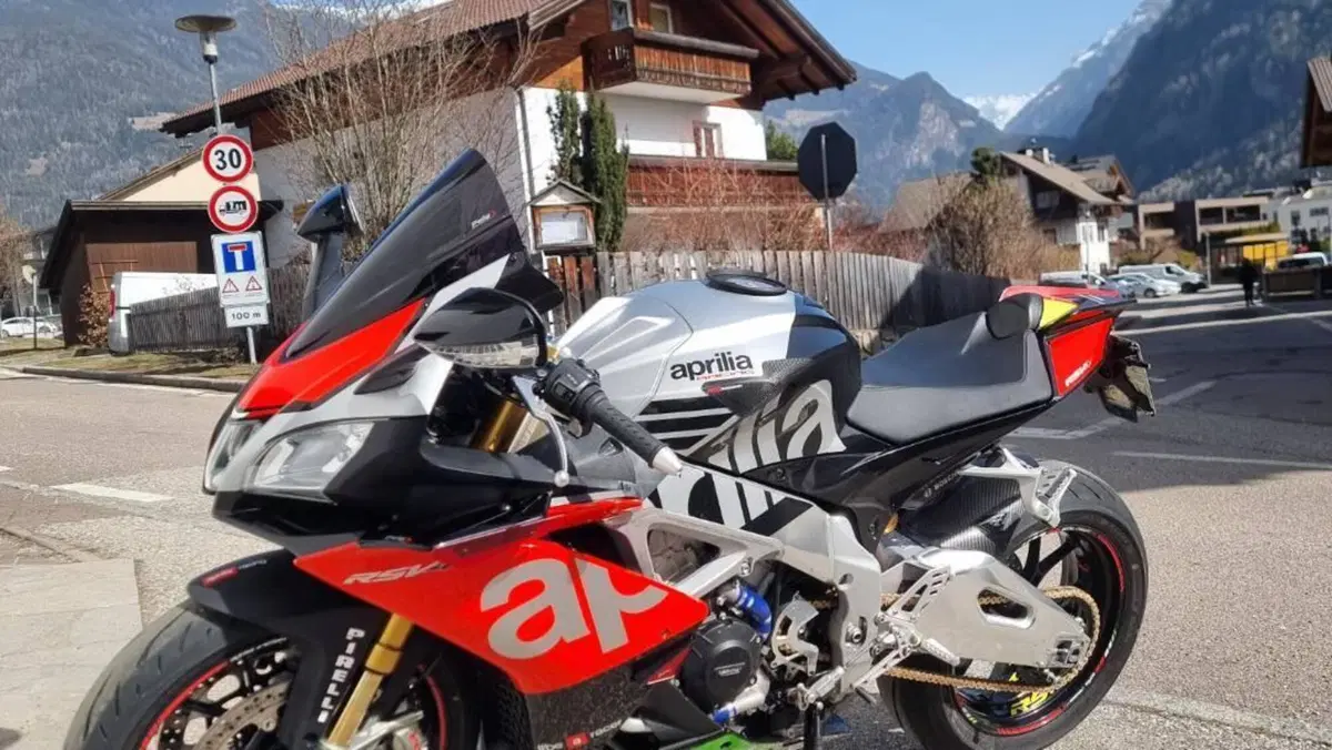 Aprilia RSV4 RF ABS (2015 - 17) 