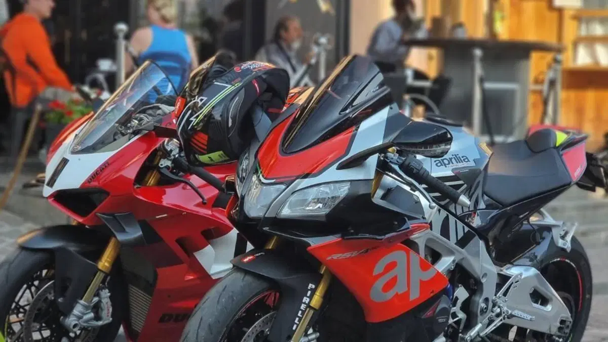 Aprilia RSV4 RF ABS (2015 - 17)  (4)