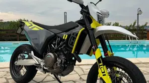 Husqvarna 701 Supermoto (2023 - 25)  (4)