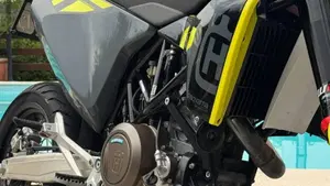 Husqvarna 701 Supermoto (2023 - 25)  (2)