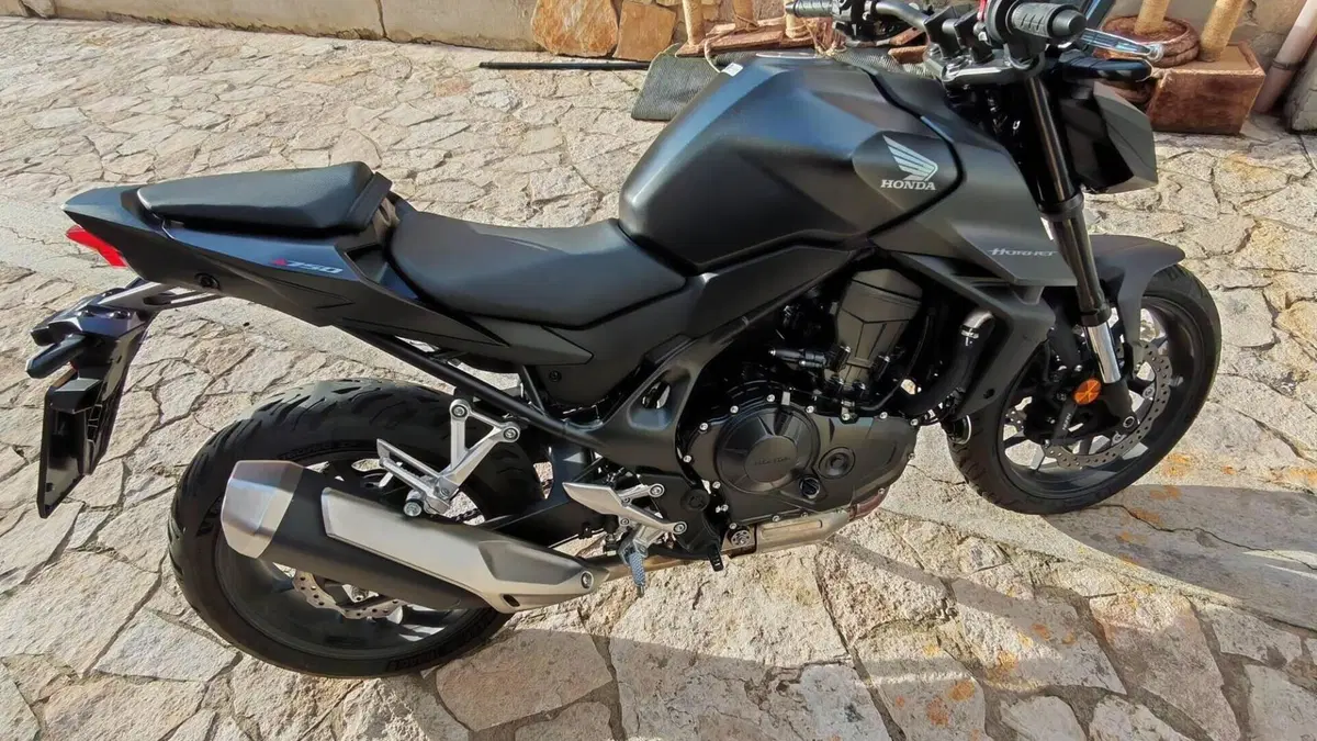 Honda CB 750 Hornet (2025)  (3)