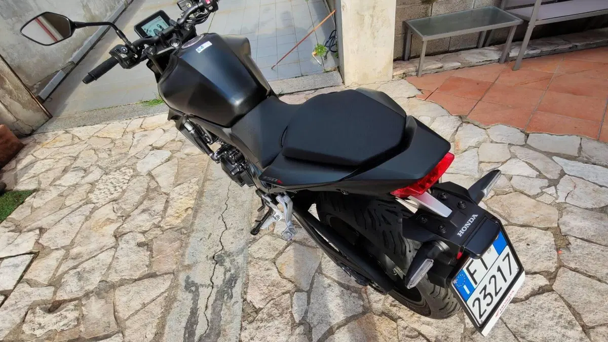 Honda CB 750 Hornet (2025)  (4)