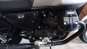 Moto Guzzi V7 III Rough (2018 - 20)  (2)