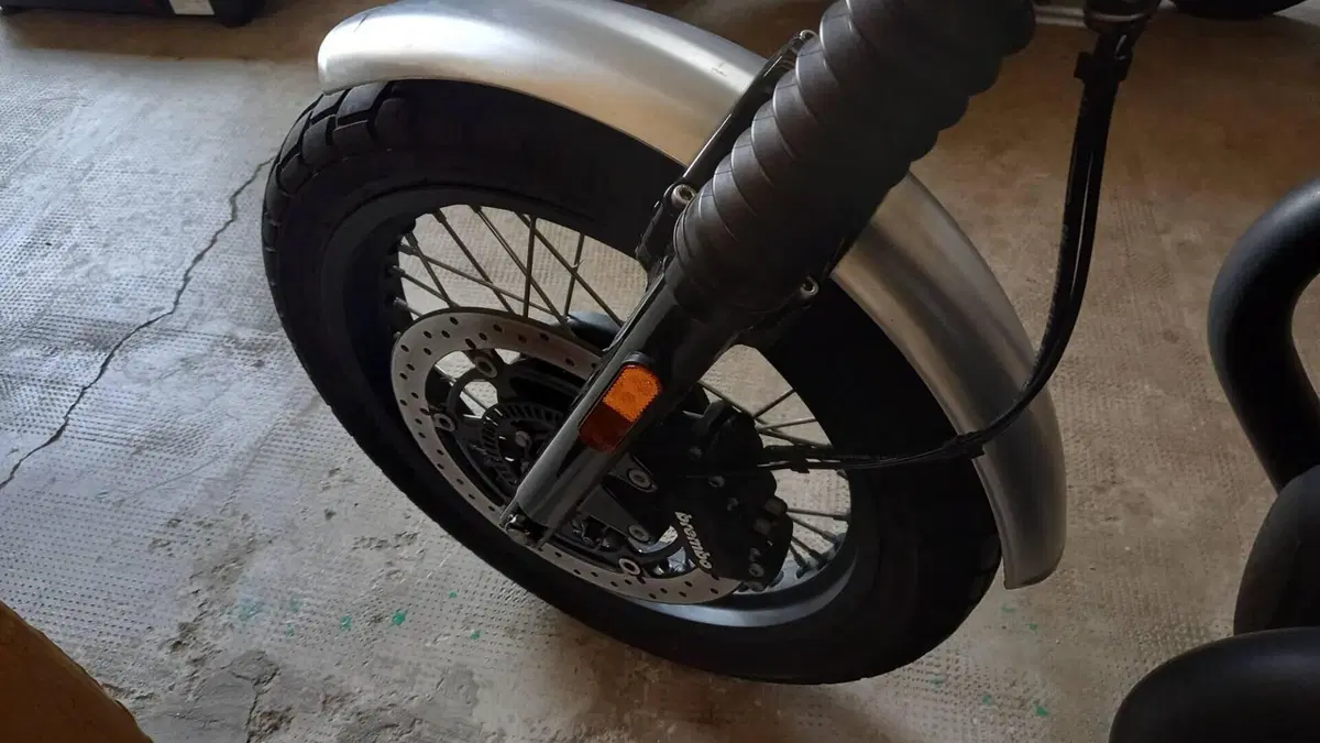 Moto Guzzi V7 III Rough (2018 - 20)  (4)