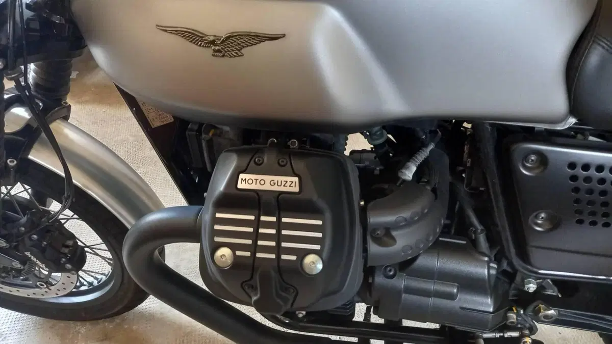 Moto Guzzi V7 III Rough (2018 - 20)  (5)