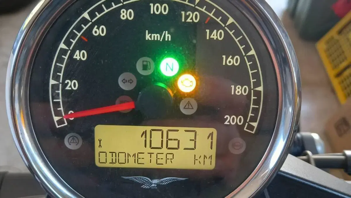 Moto Guzzi V7 III Rough (2018 - 20)  (7)