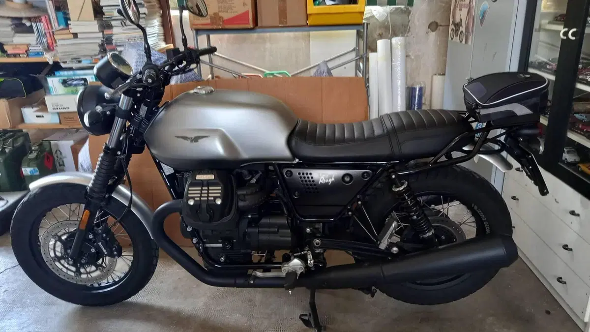 Moto Guzzi V7 III Rough (2018 - 20)  (9)