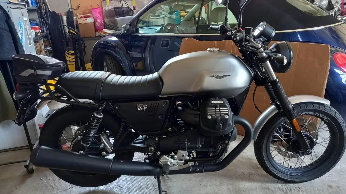 Moto Guzzi V7 III Rough (2018 - 20)  (10)