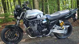 Yamaha XJR 1300 (2006 - 14)  (2)