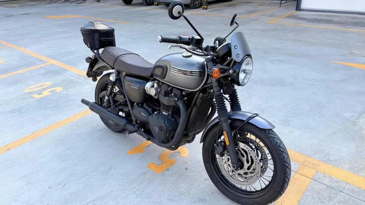 Triumph Bonneville T120 Black (2017 - 20)  (4)