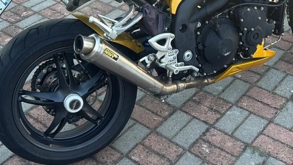 Triumph Speed Triple 1050 (2005 - 11)  (6)